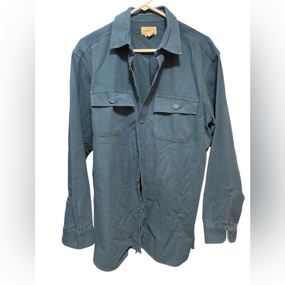 L.L. Bean vintage men’s size Large‎ Tall teal button down. Heavyweight, rugged.